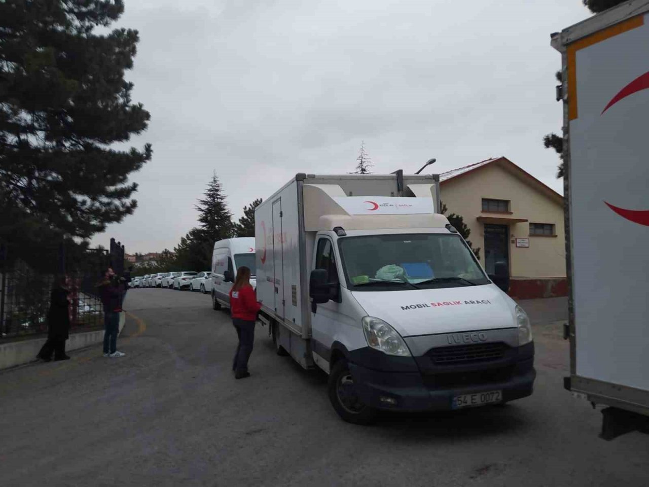 Kızılay deprem bölgesine Mobil Sağlık araçları gönderiyor