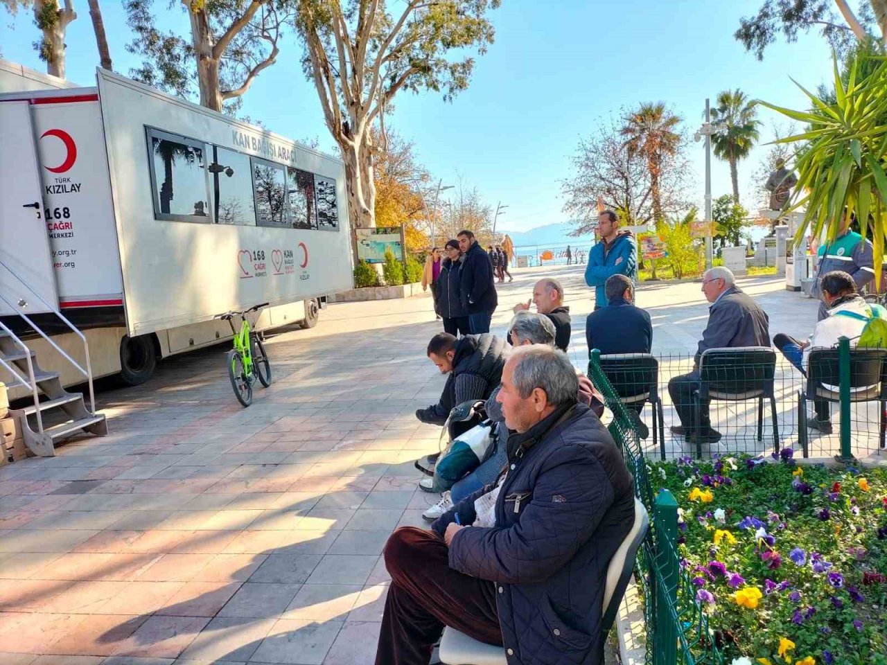 Köyceğizliler depremzedelere kan bağışına yoğun ilgi gösterdi