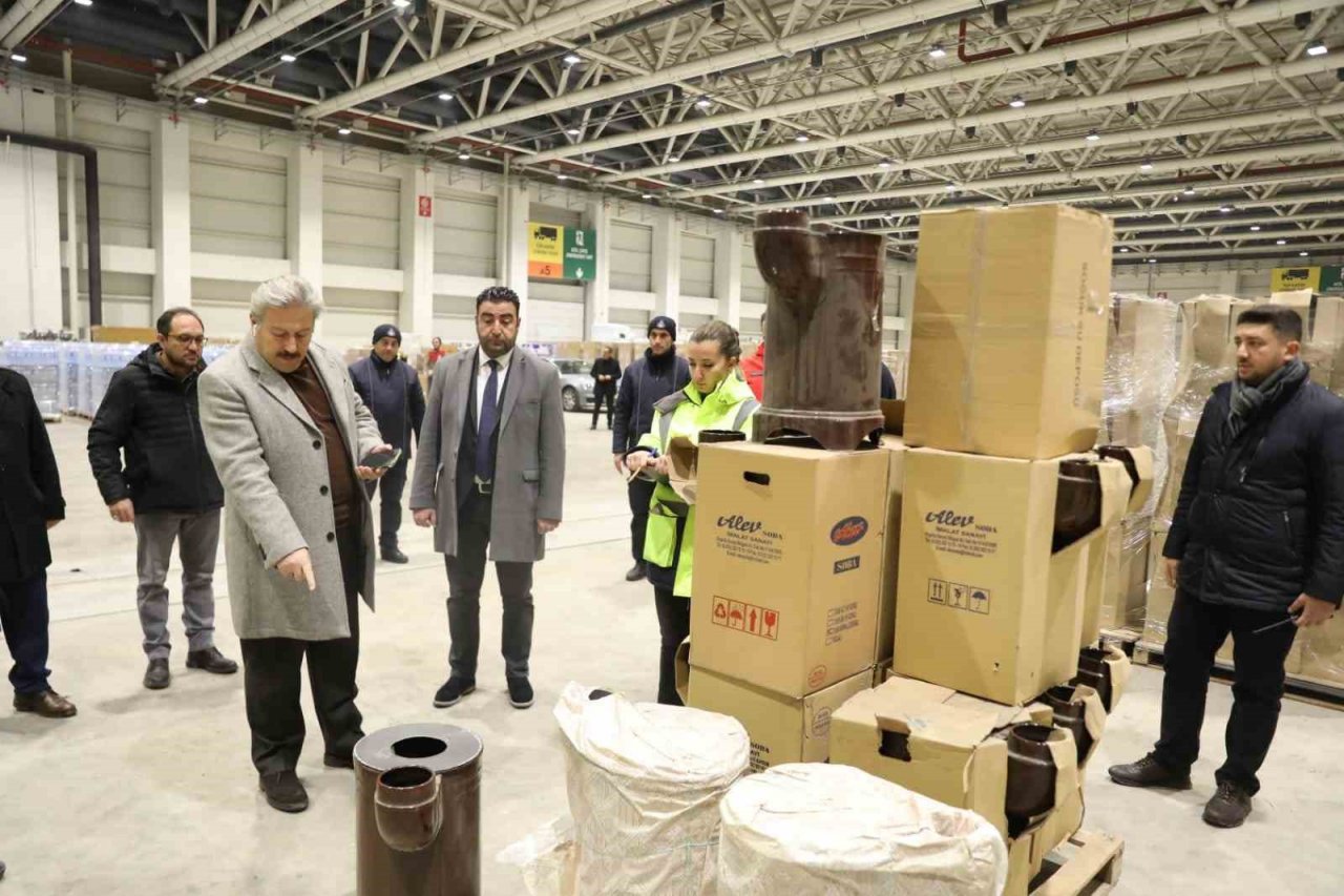 Kayseri Deprem Koordinasyon Merkezi yardımları hızla devam ediyor