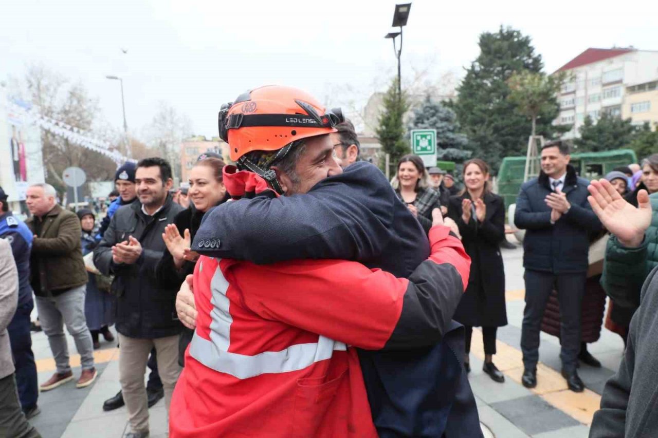 İZBAK ekipleri alkışlarla karşılandı