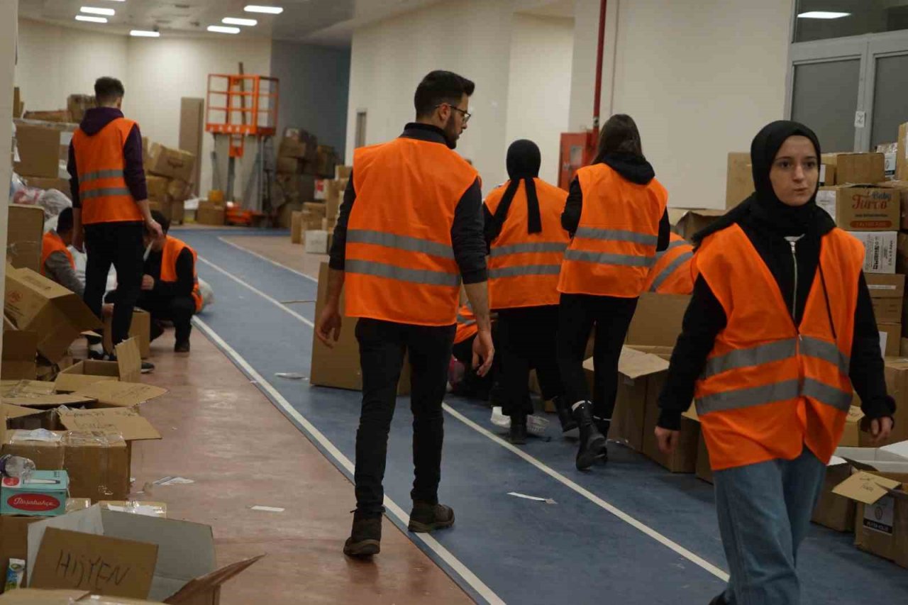 Deprem bölgelerine yardımlar devam ediyor