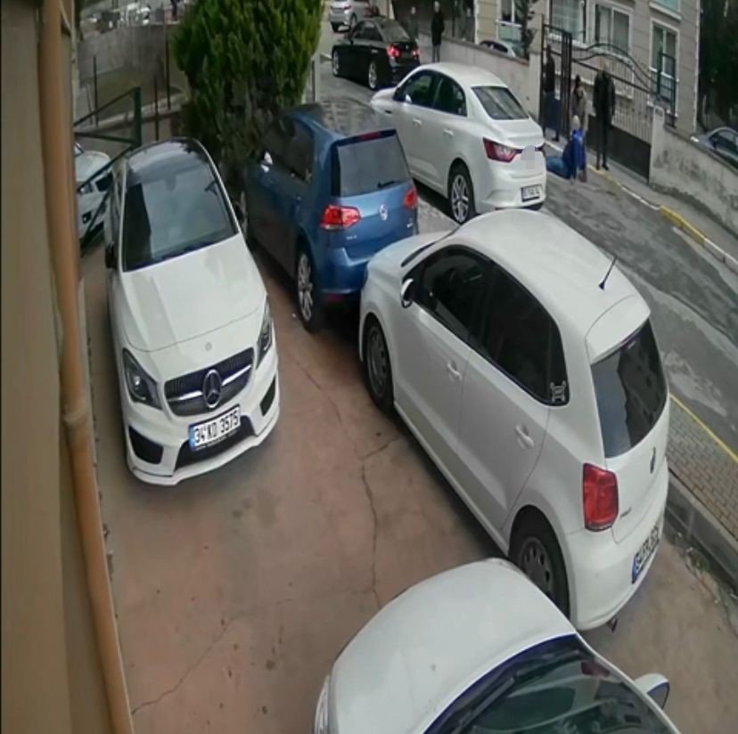 Pendik’te yardım tırının görevlisine silahlı saldırı anı kamerada