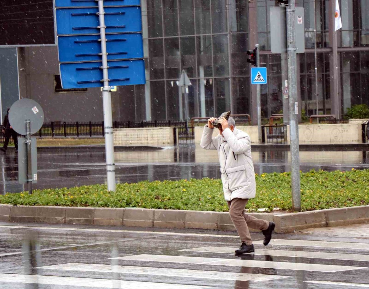 Soğuk hava ve kar yağışı Samsun’da etkili oluyor