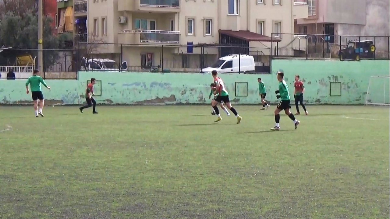 Genç horozlar, lige verilen arayı çalışarak geçiriyor