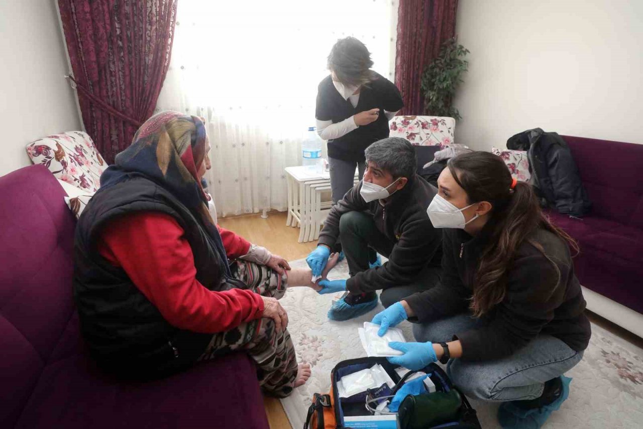 Yenimahalle’den afetzedelere sağlık hizmeti