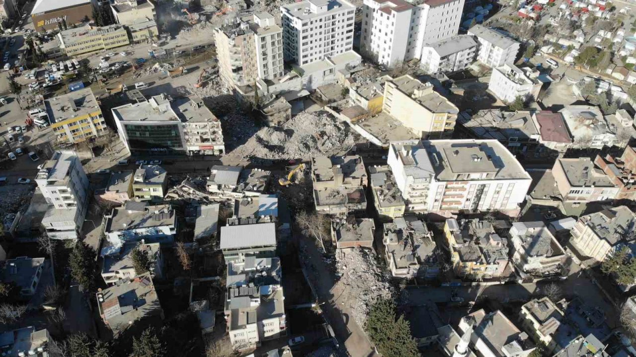 Havadan çekilen görüntüler Adıyaman’daki felaketin büyüklüğünü gözler önüne serdi