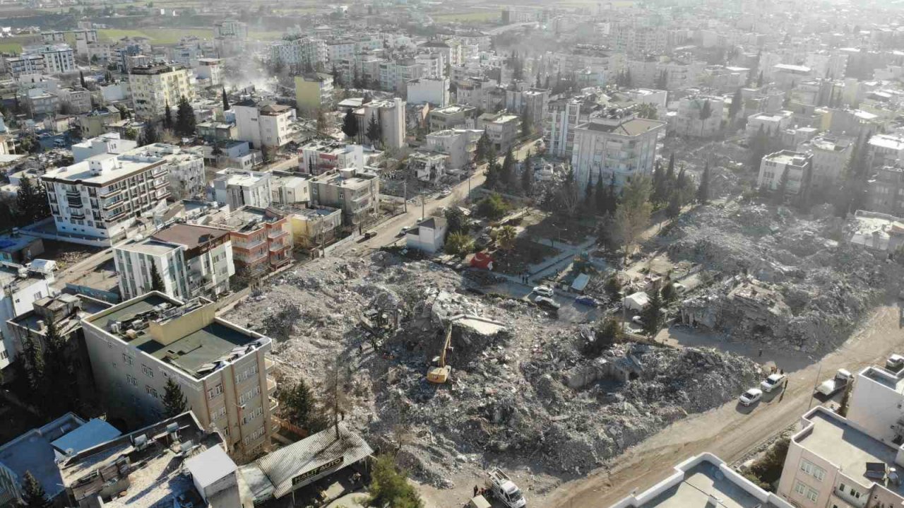 Havadan çekilen görüntüler Adıyaman’daki felaketin büyüklüğünü gözler önüne serdi