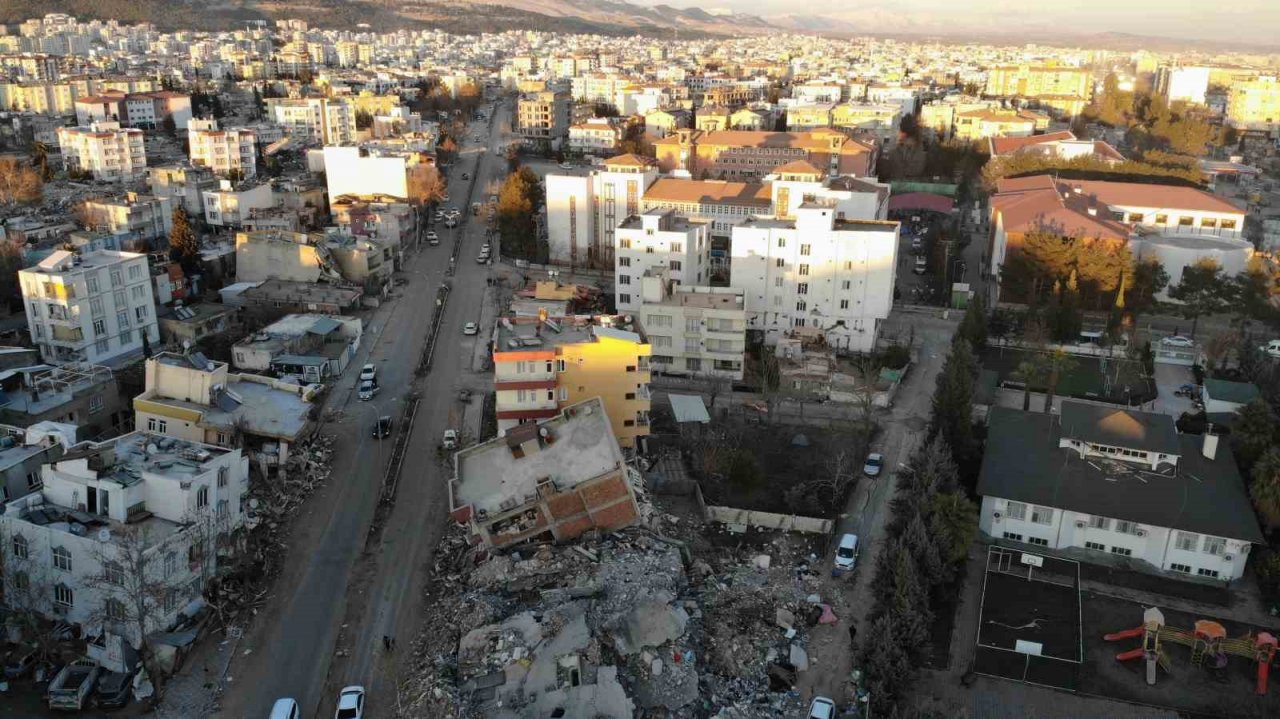 Havadan çekilen görüntüler Adıyaman’daki felaketin büyüklüğünü gözler önüne serdi