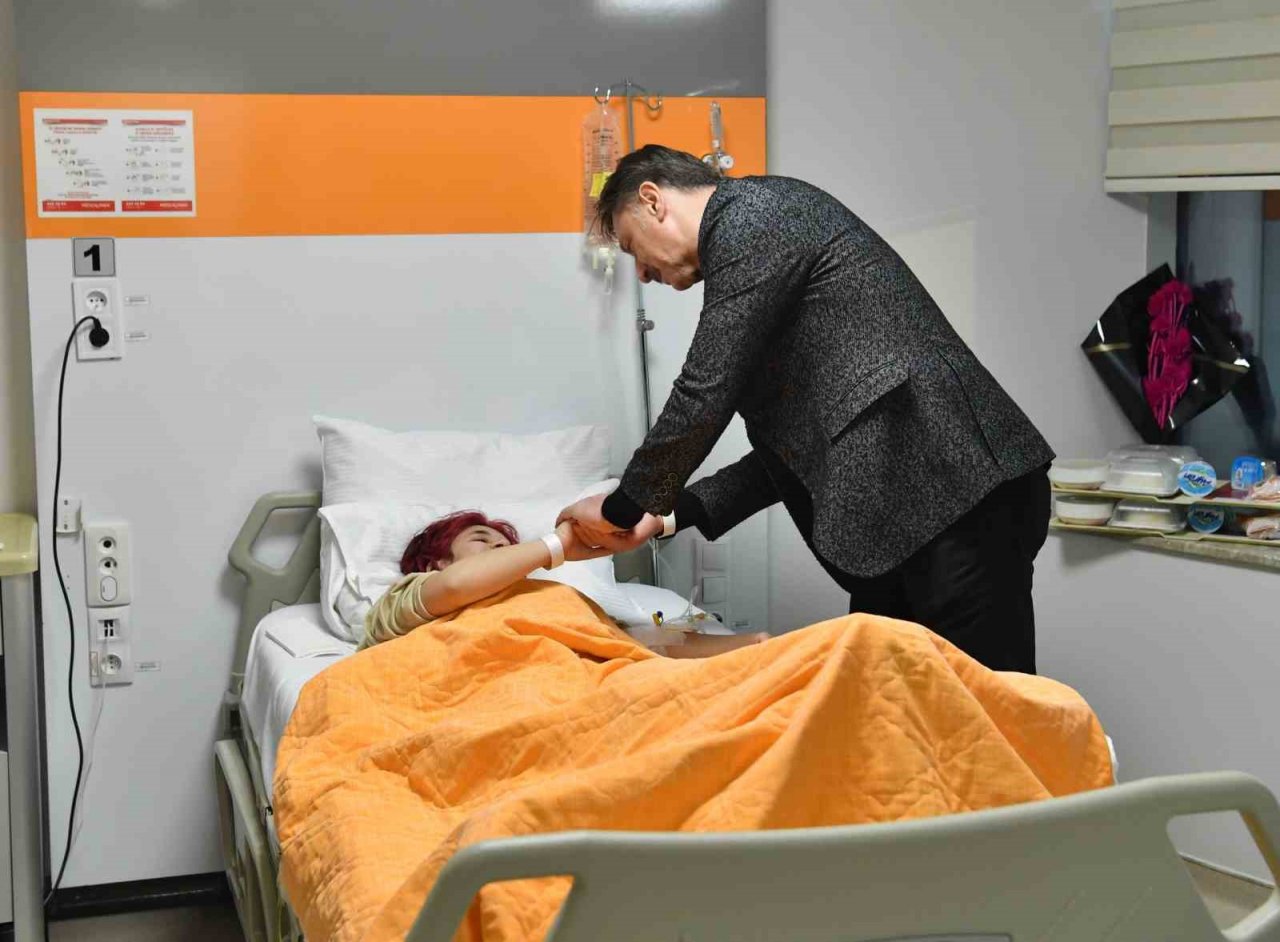 Bahçelievler’de tedavileri süren yaralı depremzedeler ziyaret edildi