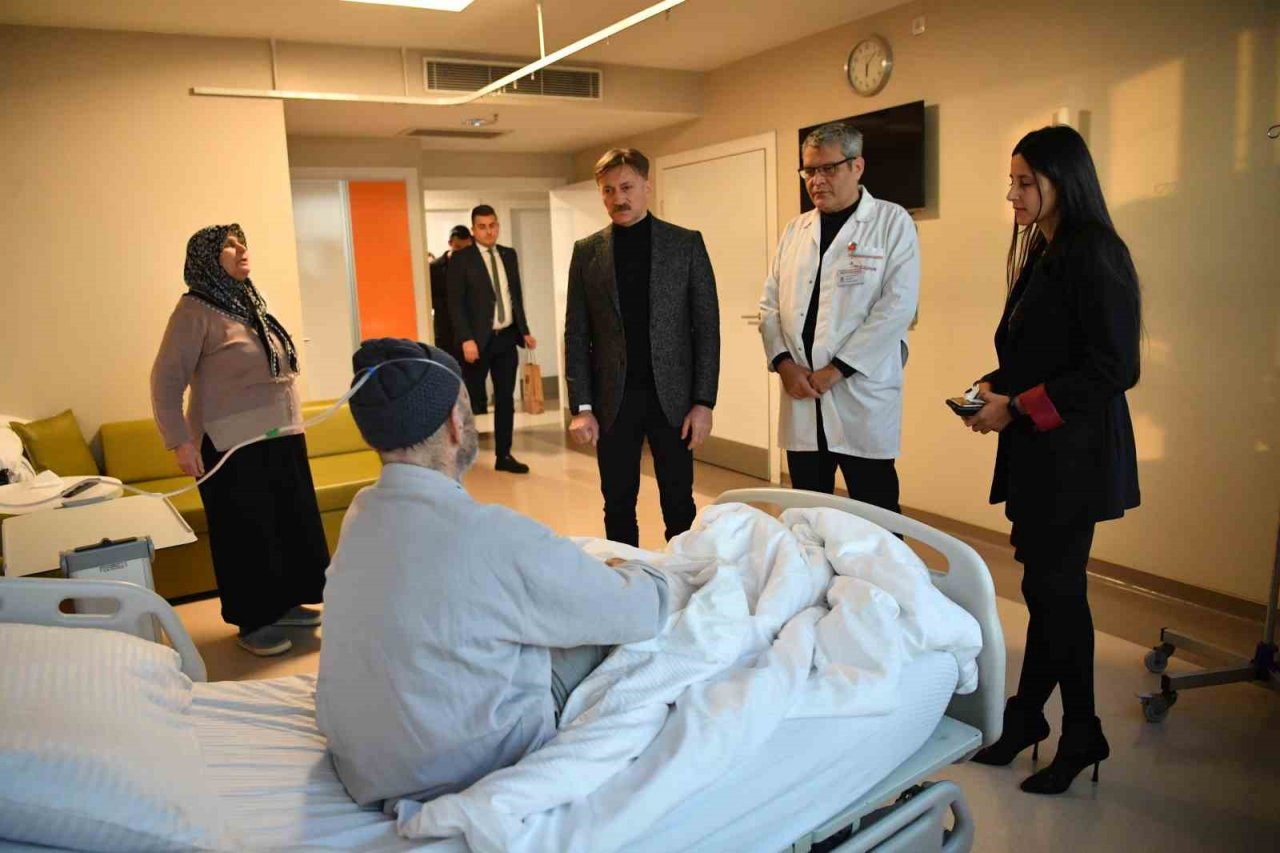 Bahçelievler’de tedavileri süren yaralı depremzedeler ziyaret edildi