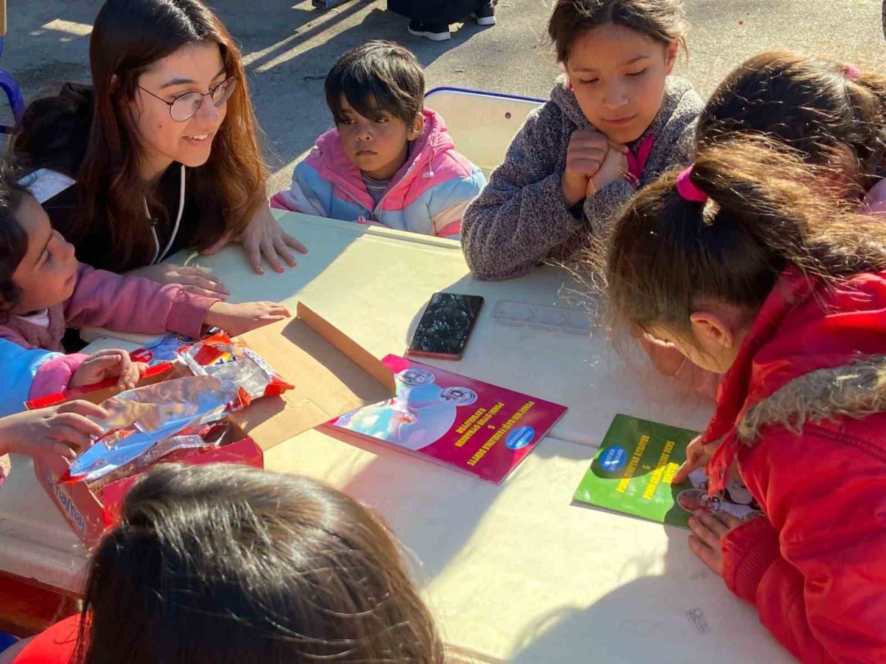 Depremzede çocuklara Muğla’dan giden ekipler psikososyal destek sağlıyor