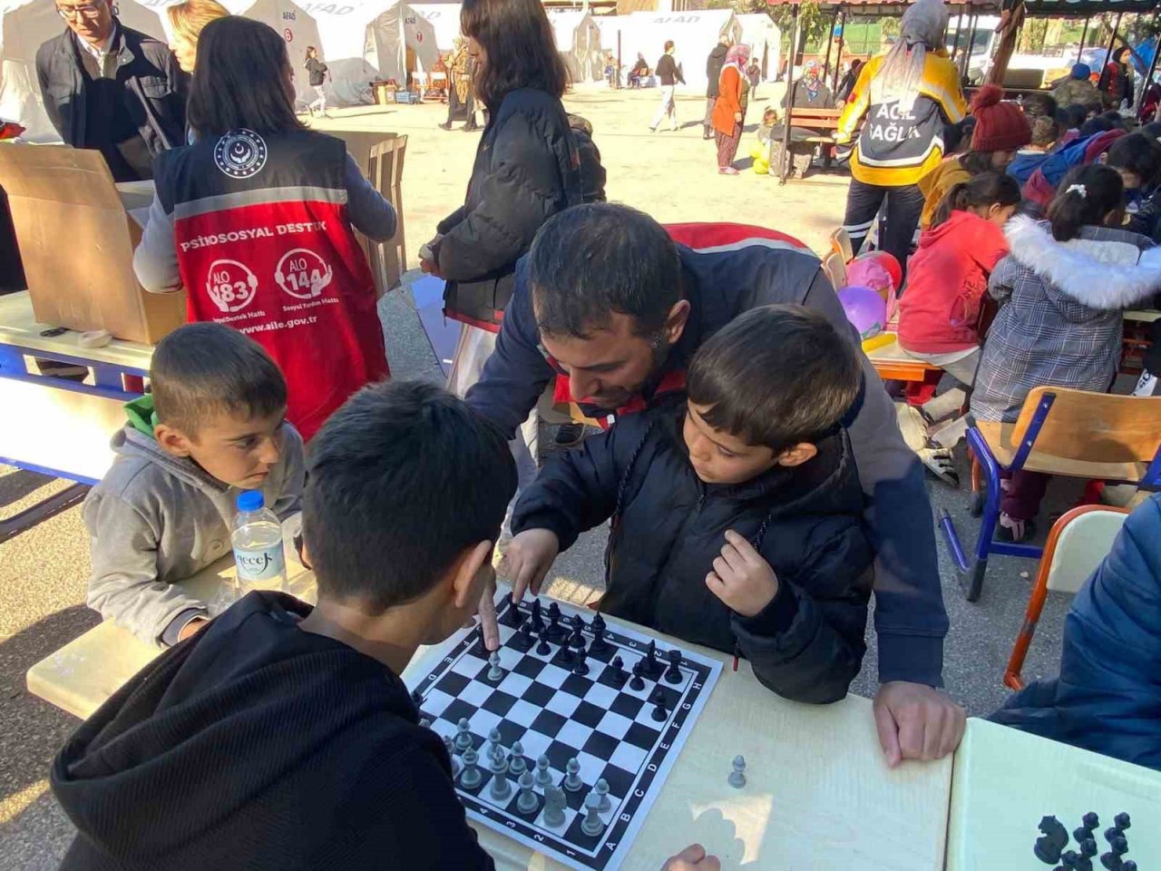 Depremzede çocuklara Muğla’dan giden ekipler psikososyal destek sağlıyor