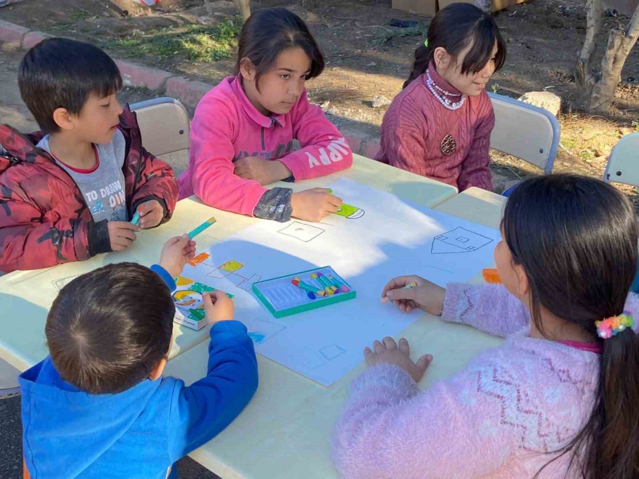 Depremzede çocuklara Muğla’dan giden ekipler psikososyal destek sağlıyor