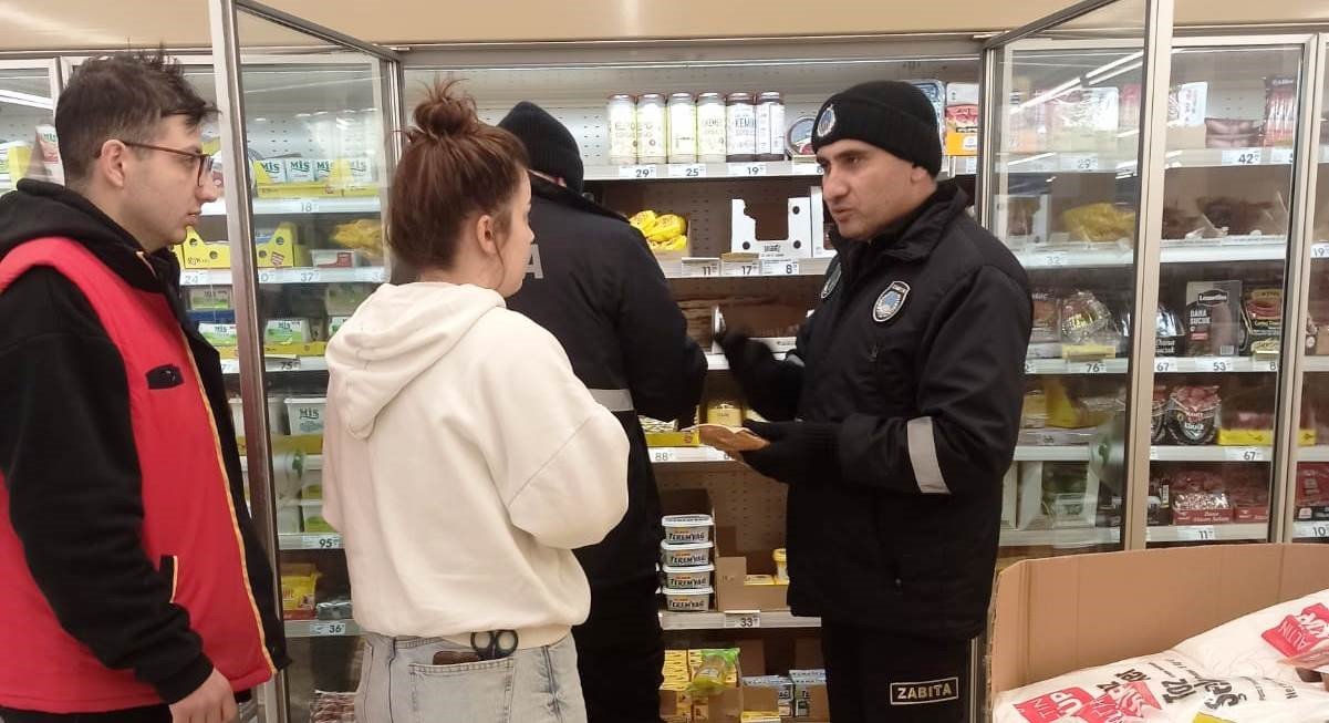 Altınova’da marketler gözetim altında