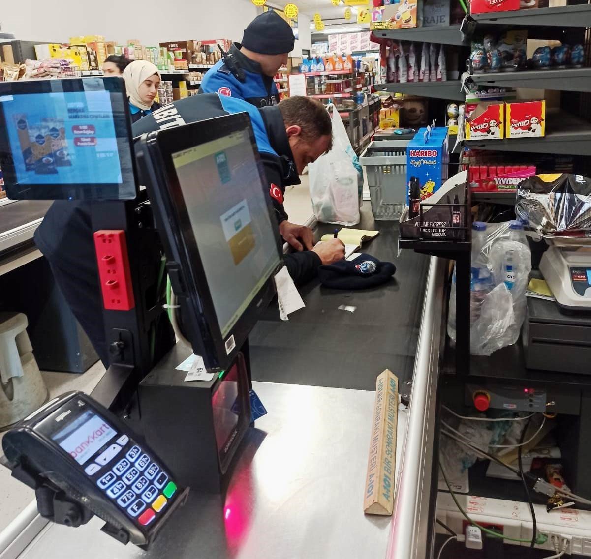 Altınova’da marketler gözetim altında