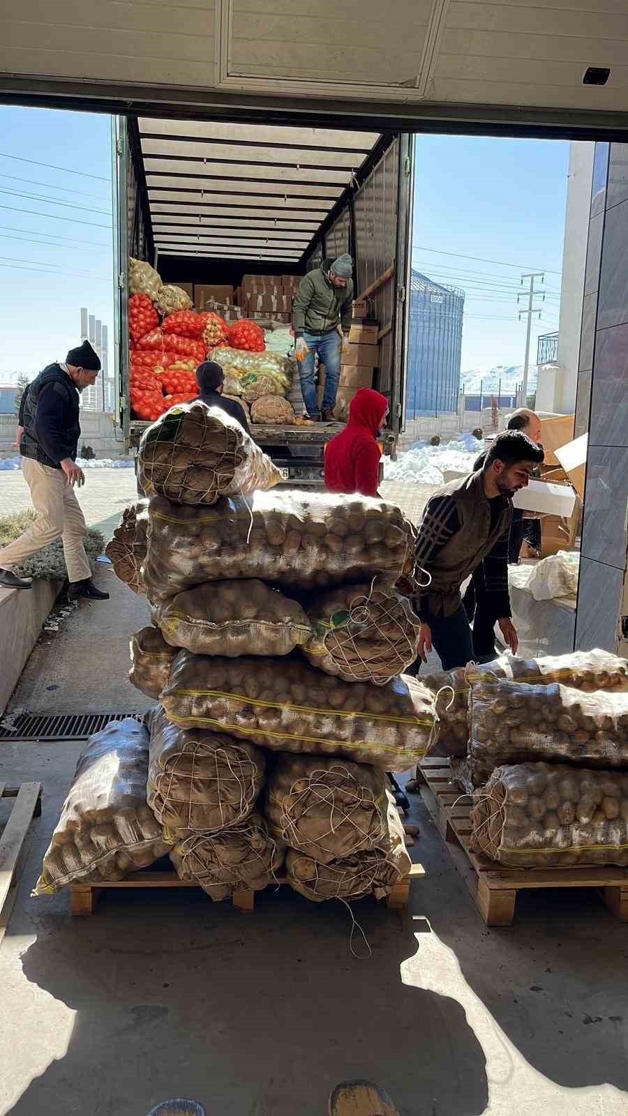 Yalova Altınova’dan 10. yardım tırı Malatya’ya gitti