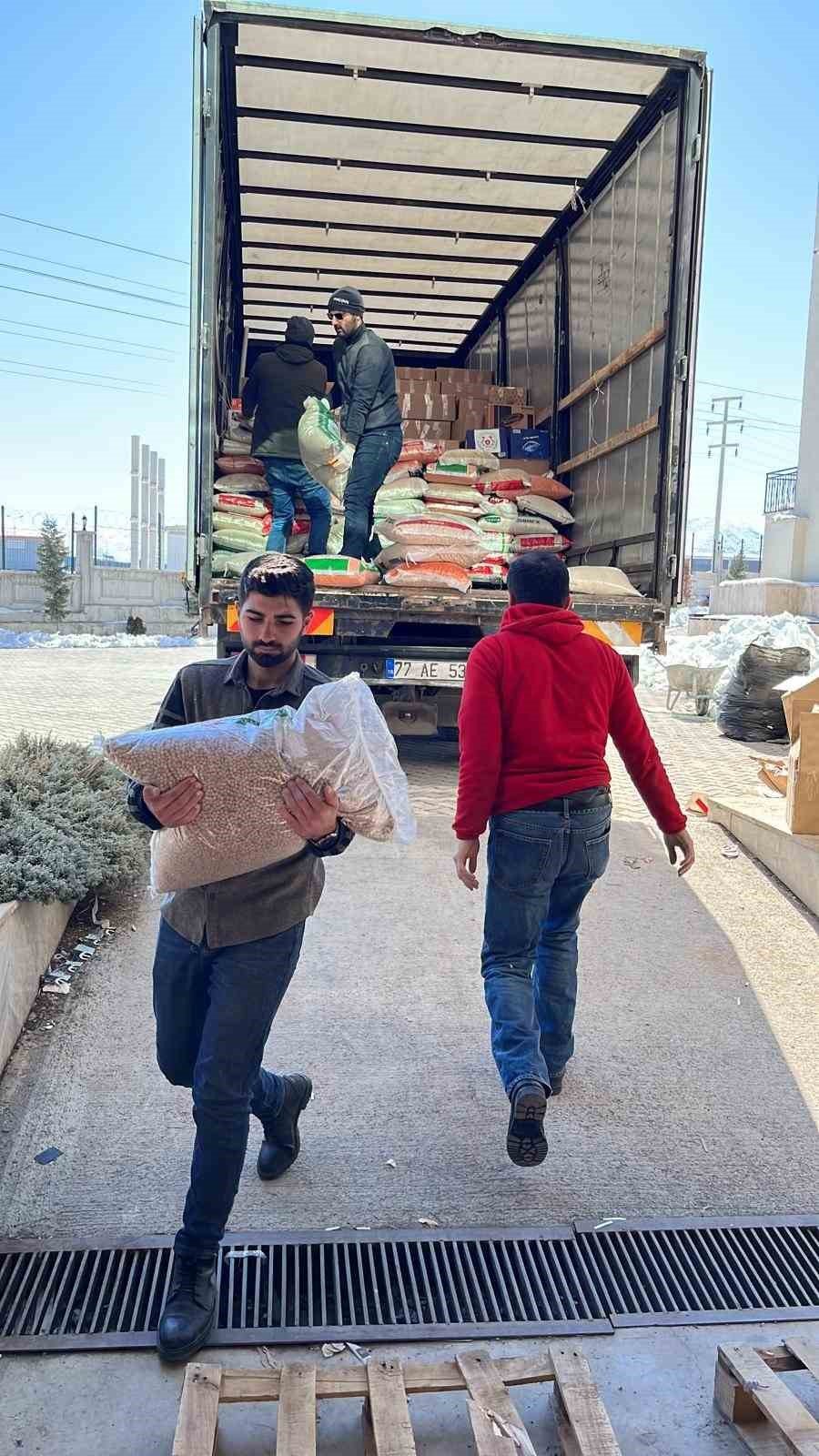 Yalova Altınova’dan 10. yardım tırı Malatya’ya gitti