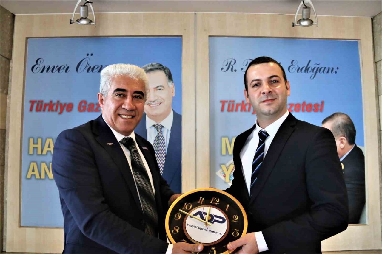 Antalya Düşünce Platformu üyelerinden Türkiye Gazetesine ziyaret