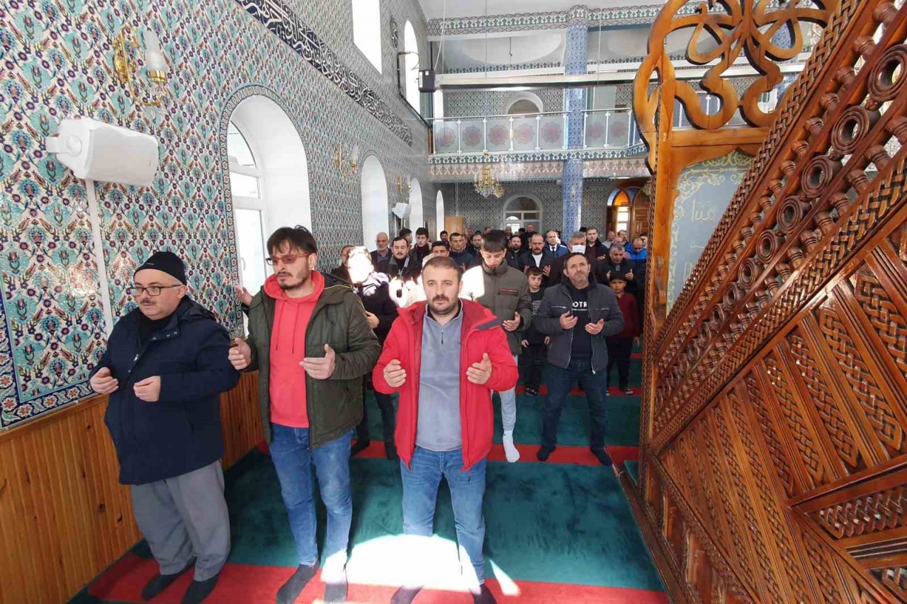 Gümüşhane’deki tüm camilerde gıyabi cenaze namazı kılındı
