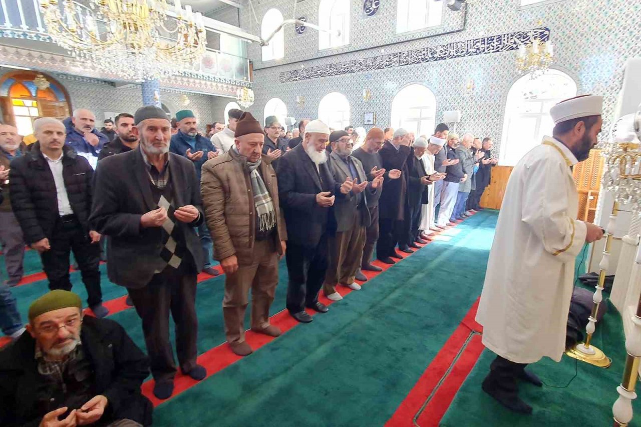 Gümüşhane’deki tüm camilerde gıyabi cenaze namazı kılındı