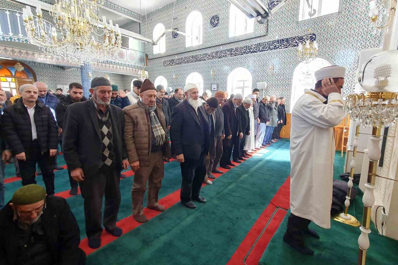 Gümüşhane’deki tüm camilerde gıyabi cenaze namazı kılındı