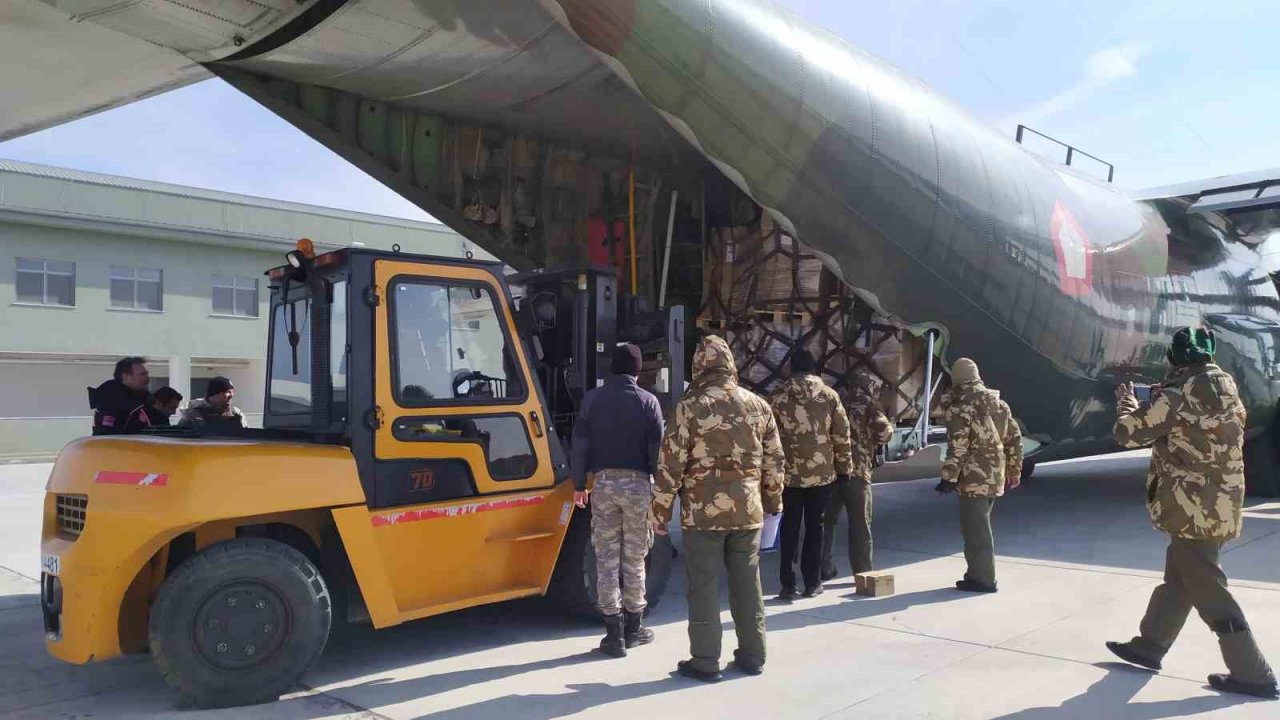 İstanbul’dan deprem bölgelerine bin iki yüz yatak yola çıktı