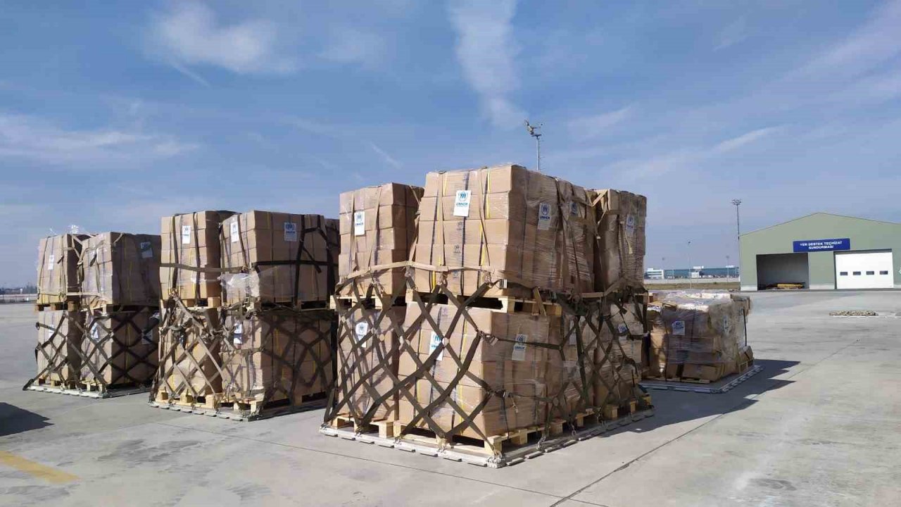 İstanbul’dan deprem bölgelerine bin iki yüz yatak yola çıktı