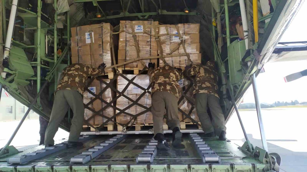 İstanbul’dan deprem bölgelerine bin iki yüz yatak yola çıktı
