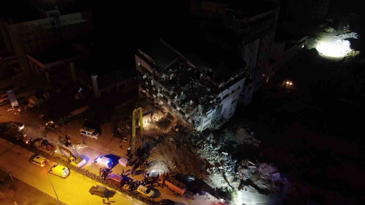 Depremden 260 ve 261 saat sonra inanılmaz kurtuluşların yaşandığı o hastane havadan görüntülendi