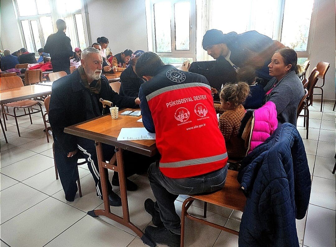 Aydınlı ekipler, depremin yaralarını beraber sarıyor