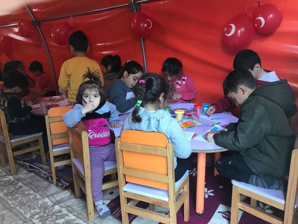 Aydınlı ekipler, depremin yaralarını beraber sarıyor