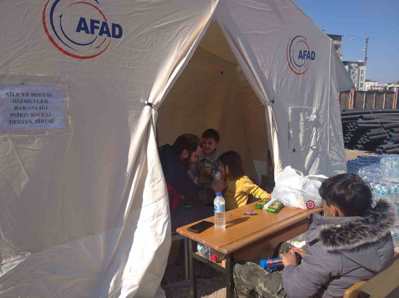 Aydınlı ekipler, depremin yaralarını beraber sarıyor