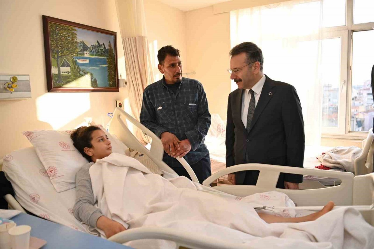 Vali Aksoy, Aydın’da tedavi gören depremzede vatandaşlarla görüştü