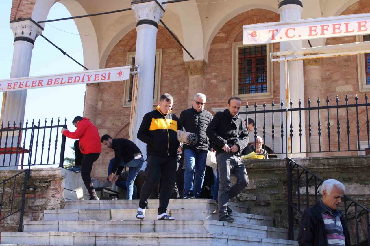 Aydın’da camilerde gıyabi cenaze namazı kılındı