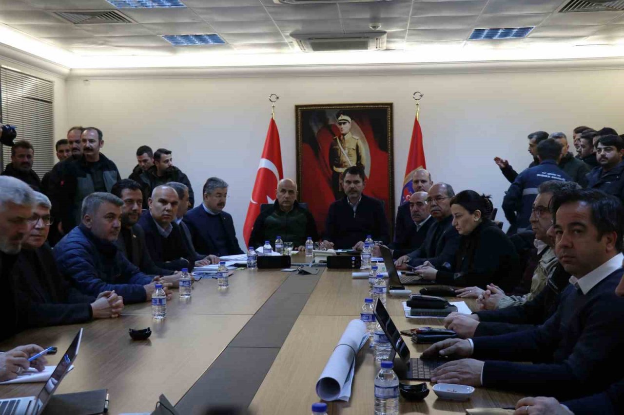 Bakan Kurum ve Kirişci, Osmaniye’de depreme ilişkin son durum bilgisi aldı