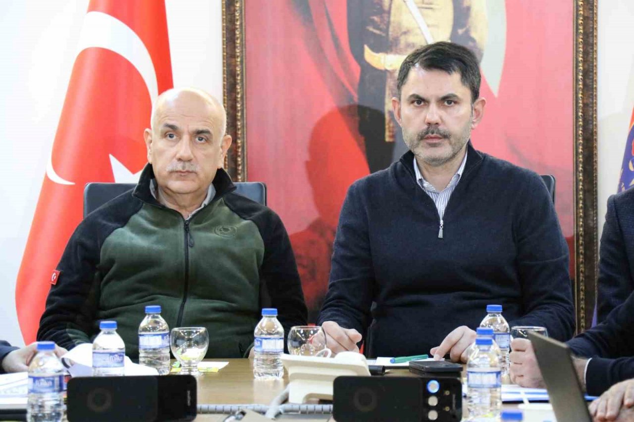 Bakan Kurum ve Kirişci, Osmaniye’de depreme ilişkin son durum bilgisi aldı