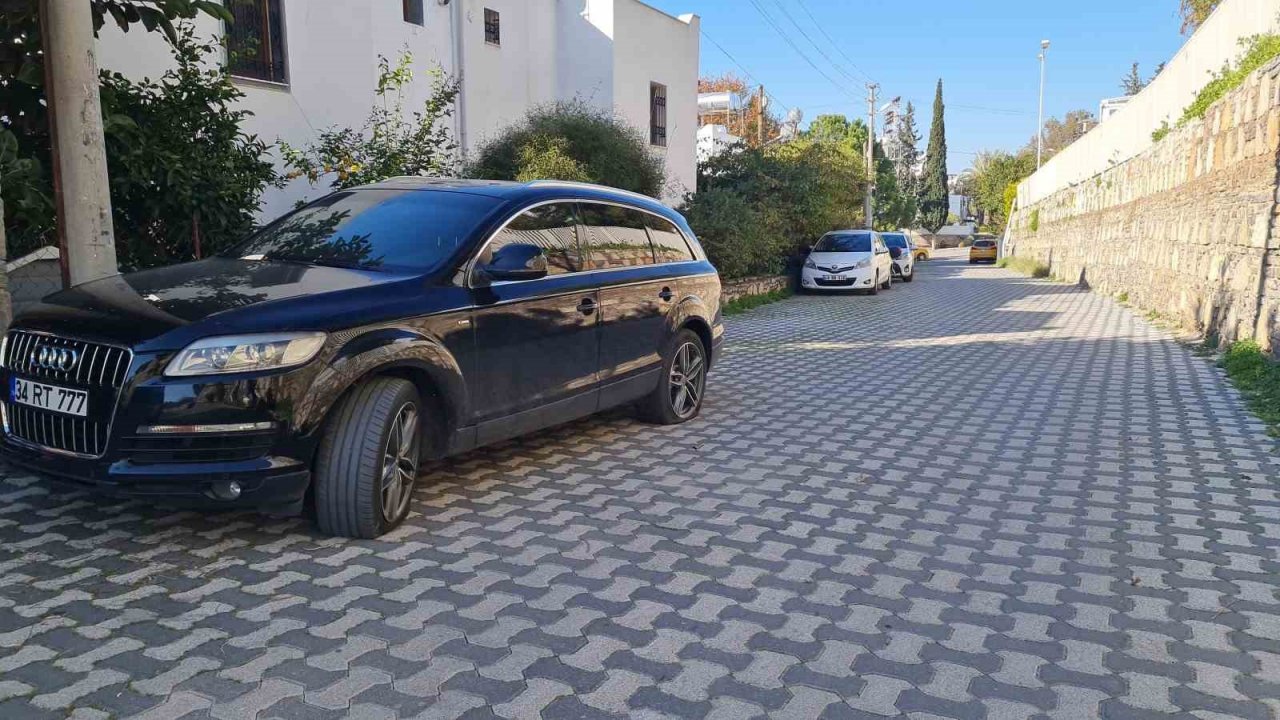 Araçların lastiklerini kesen şahıs, güvenlik kamerasına yakalandı