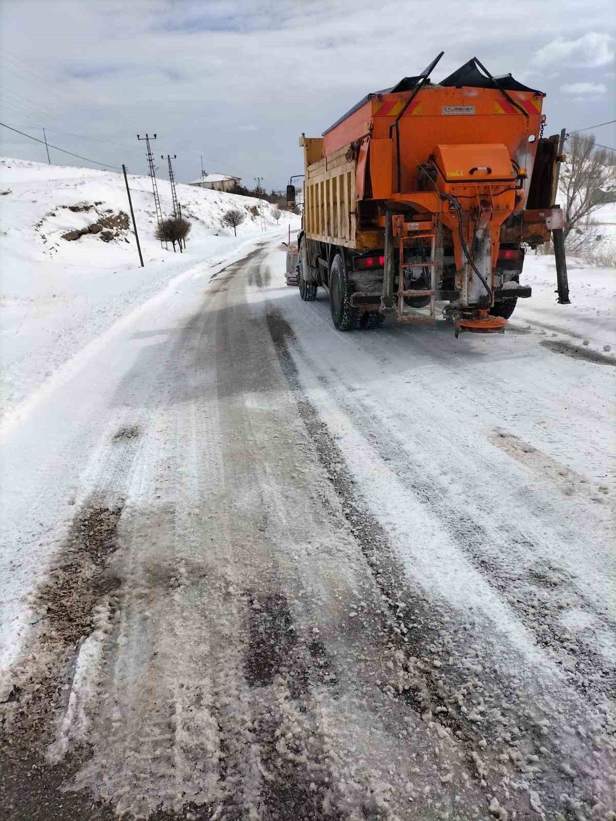 Bünyan’da karla mücadele devam ediyor