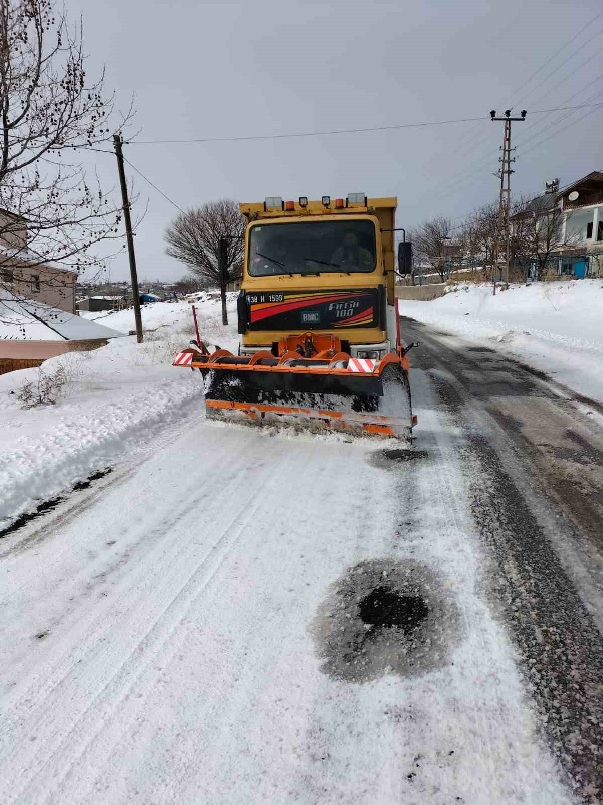 Bünyan’da karla mücadele devam ediyor