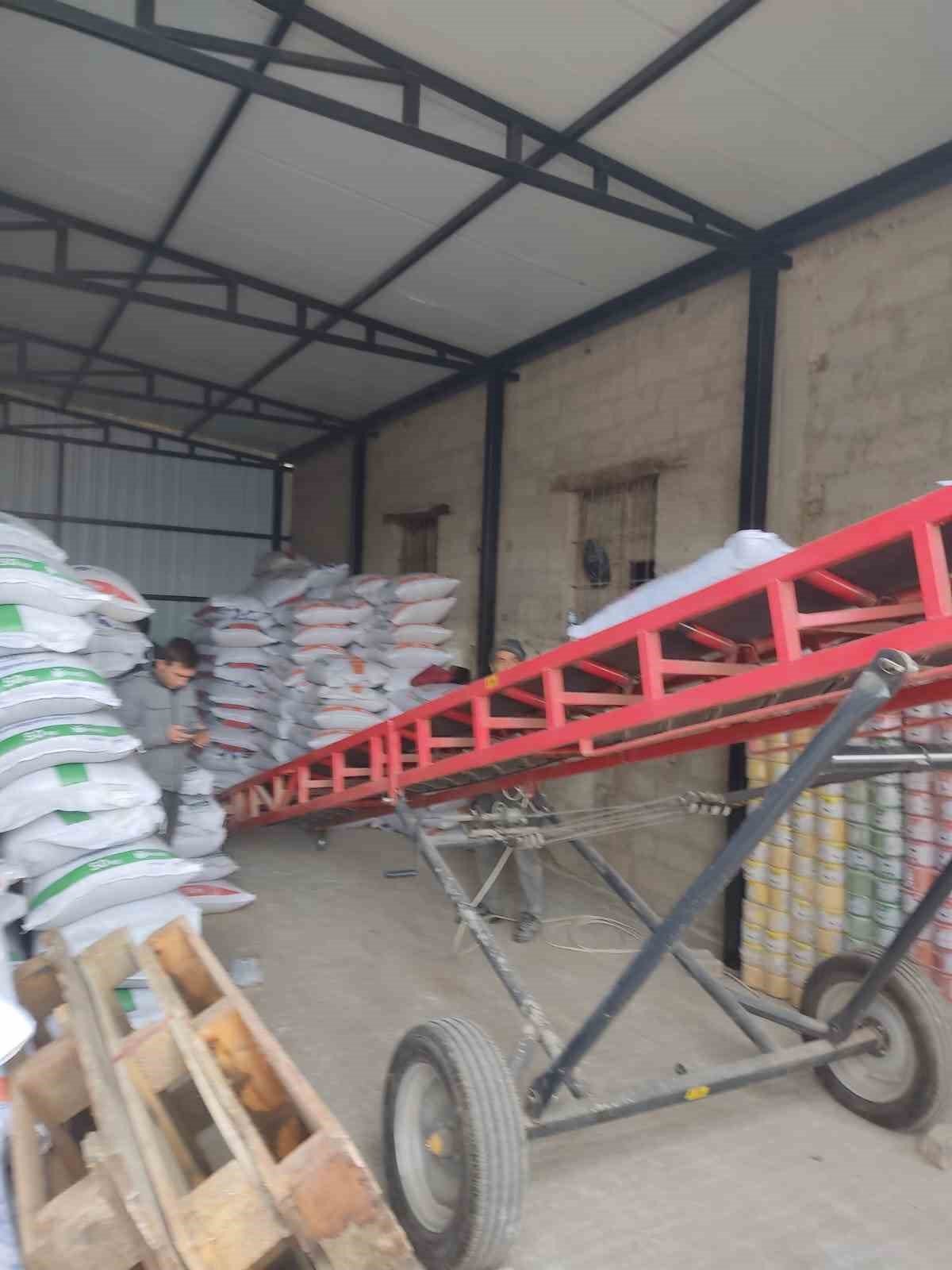 Depremzedelerin yakacak odun ihtiyacını karşılamak için hayırseverler seferber oldu