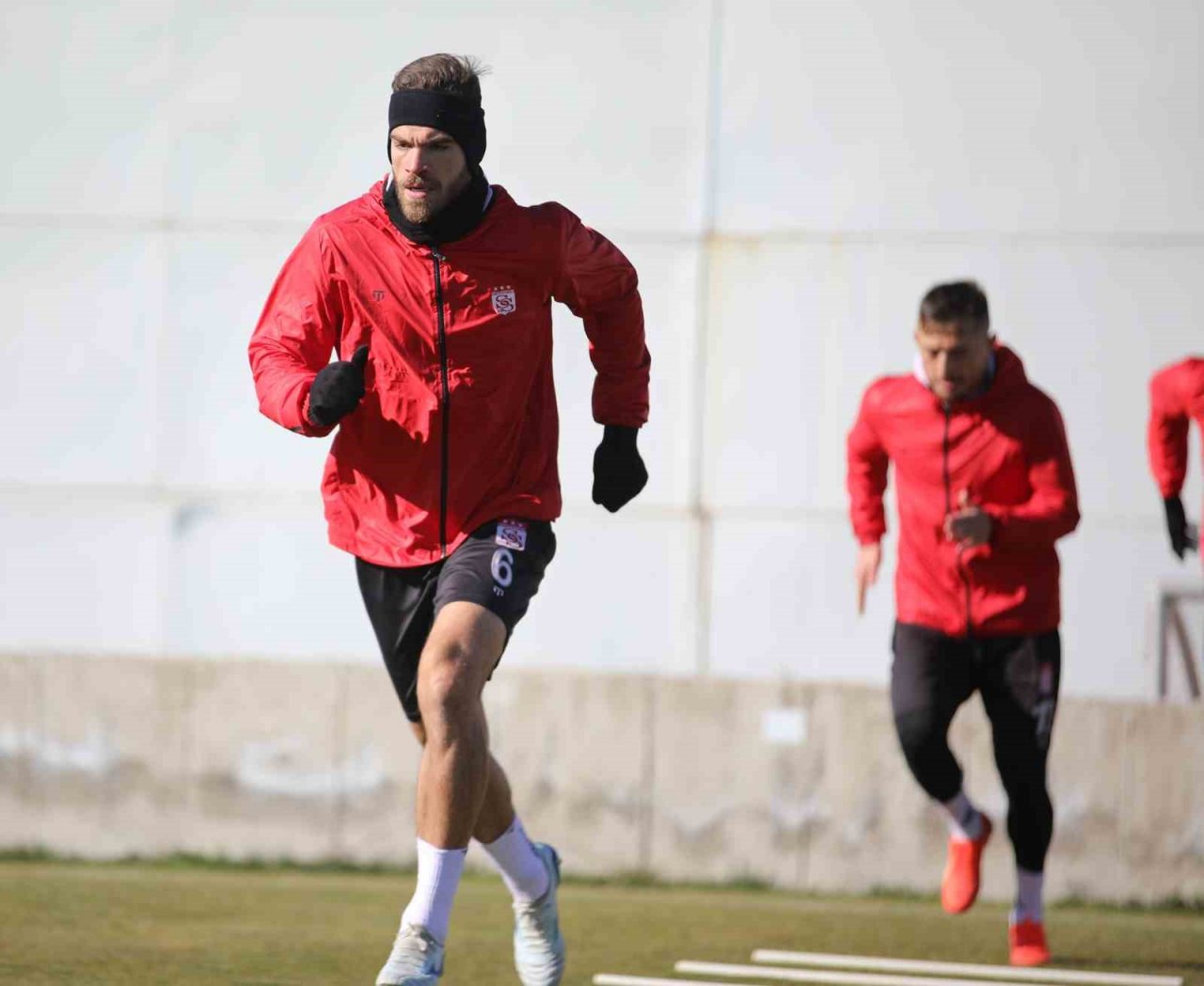 Sivassporlu Dimitrios Goutas, depremzedelere 700 bin TL bağışladı