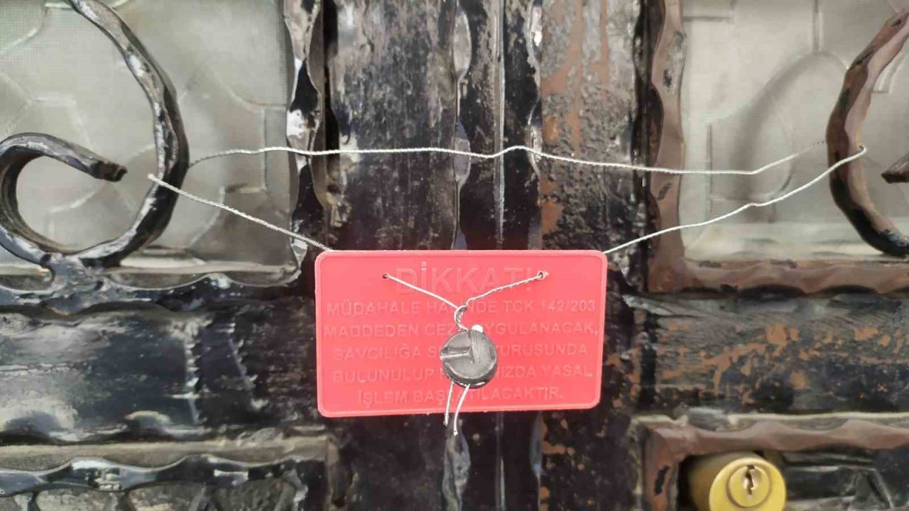 Esenler’de çatlak olan 2 bina boşaltıldı