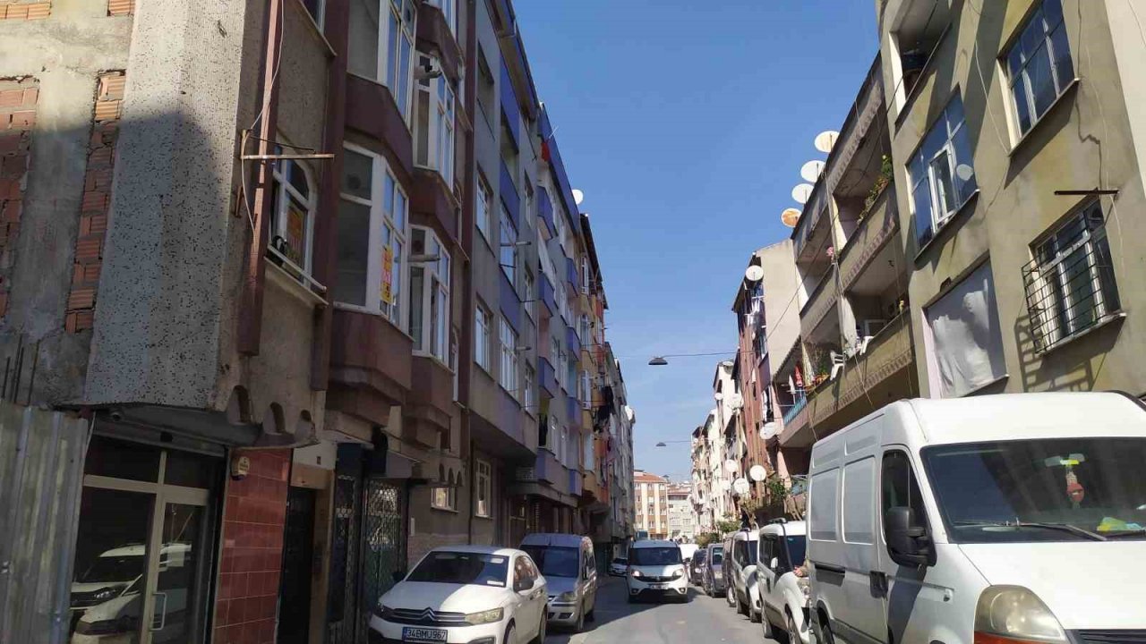 Esenler’de çatlak olan 2 bina boşaltıldı