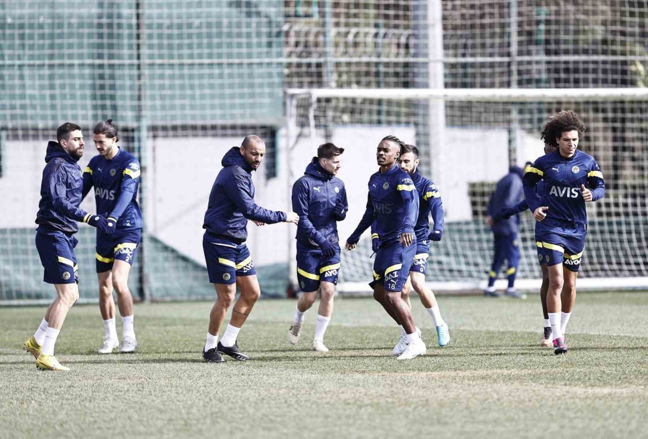 Fenerbahçe hazırlıklarına devam etti