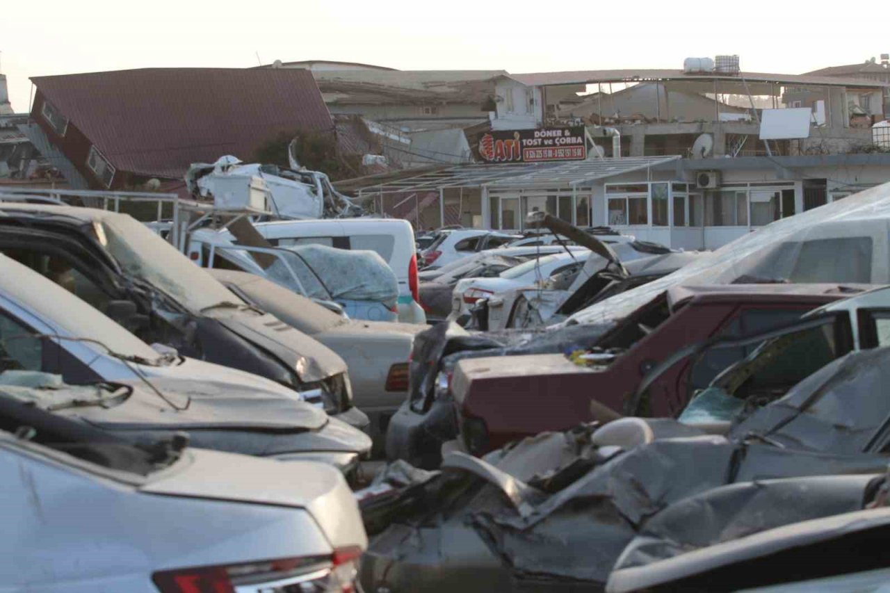 Toplu araç mezarlığı havadan böyle görüntülendi