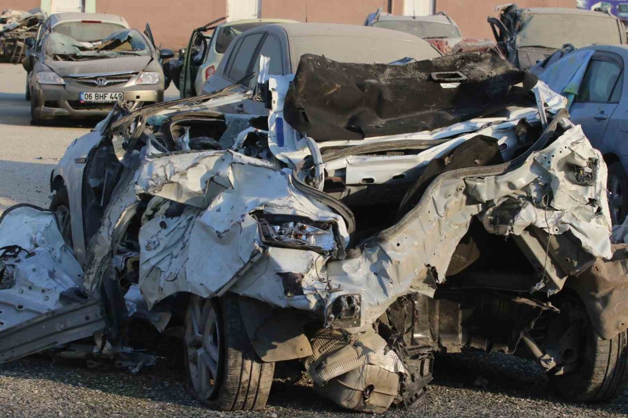 Toplu araç mezarlığı havadan böyle görüntülendi