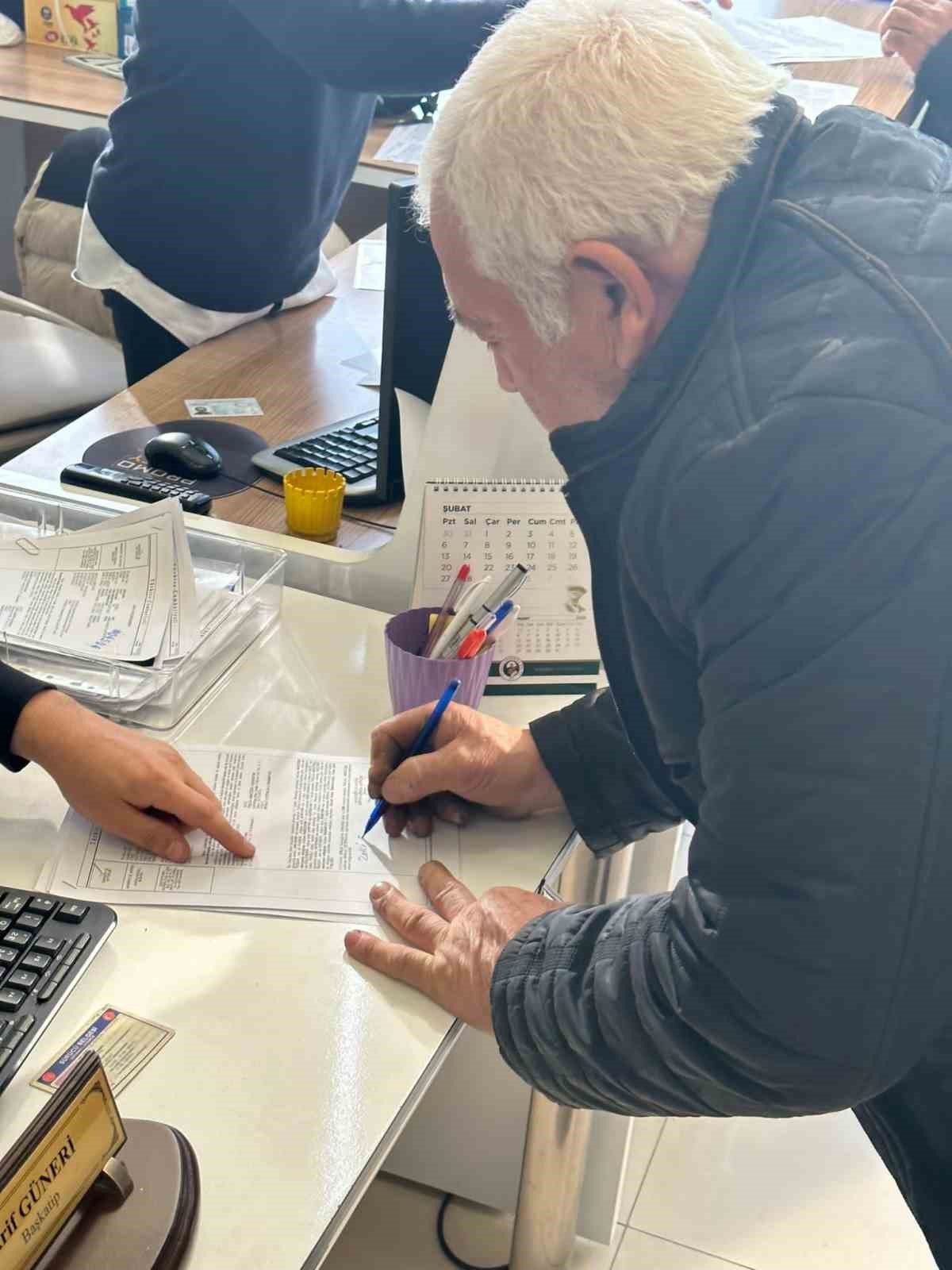 Emektar otomobilini satıp AFAD’a bağış yaptı