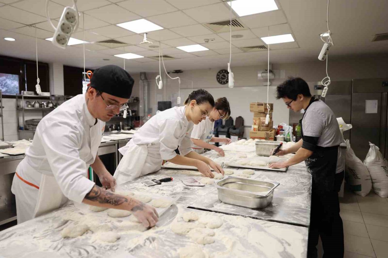 Depremzedeler için tok tutan ve raf ömrü uzun gıda ürünleri hazırladılar