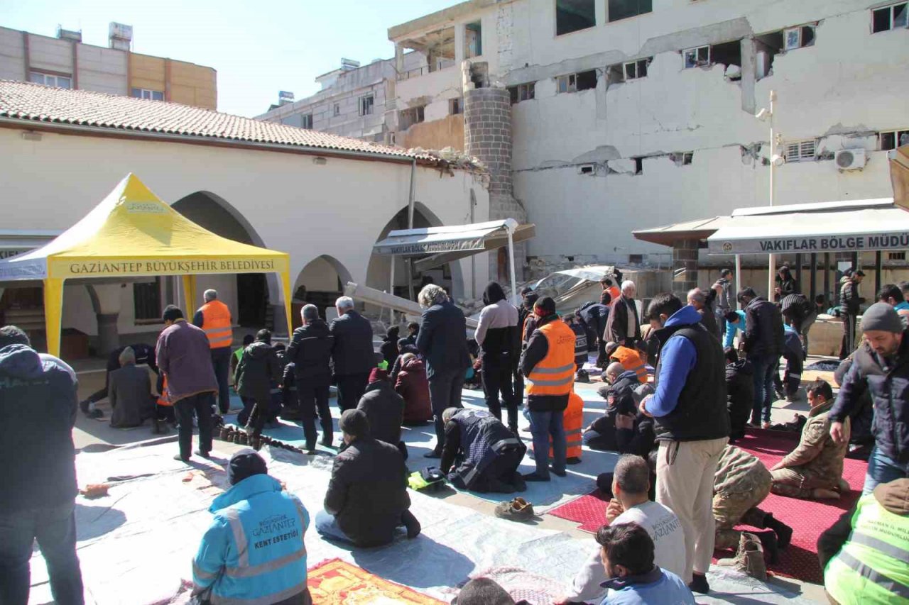 Tarihe direndi depreme dayanamadı