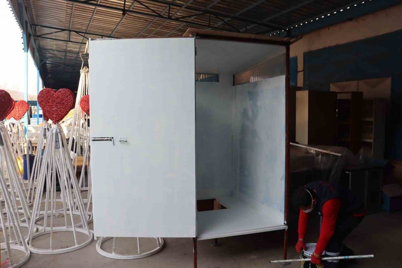 Deprem bölgesi için portatif tuvalet üretimine başlandı